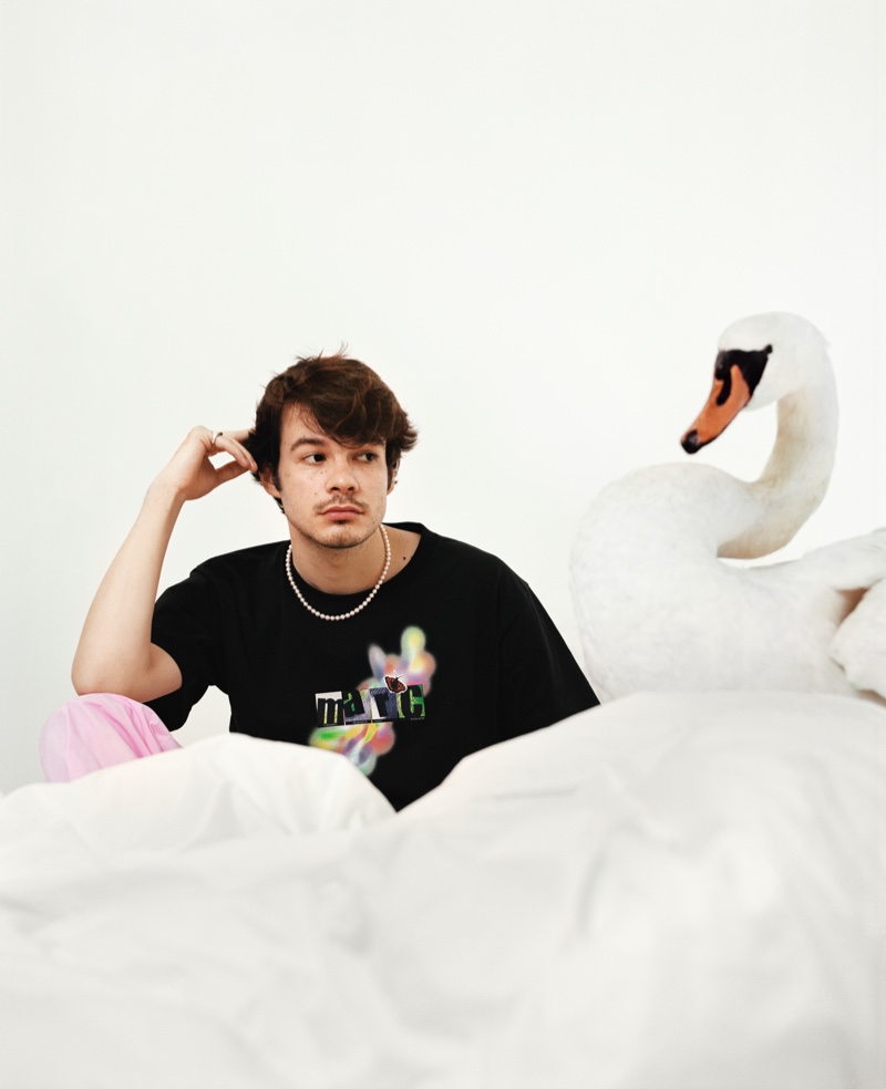 Rex Orange County poses with a swan in HEAVEN by Marc Jacobs spring-summer 2021 campaign.