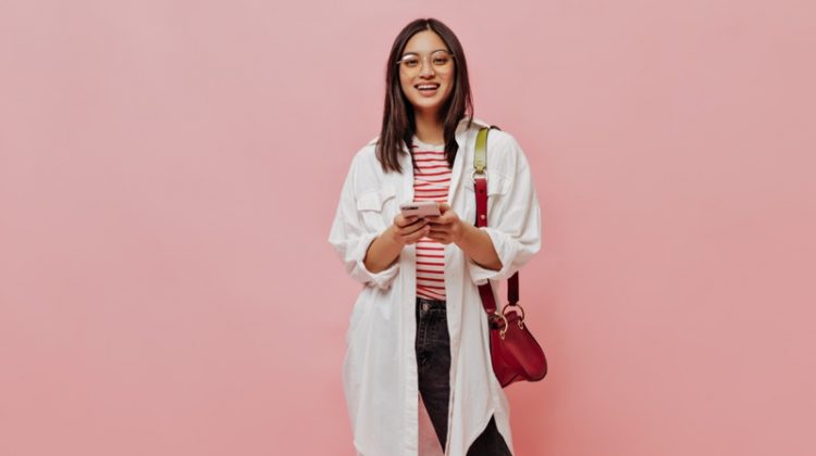 How to Style An Oversized Shirt: 8 Chic Ideas
