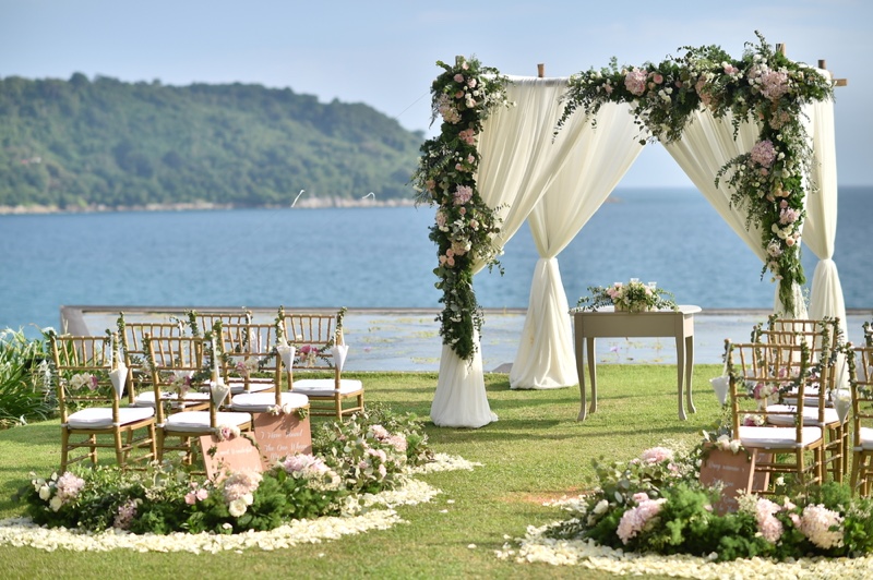 Outdoor Wedding Venue Seats Flowers