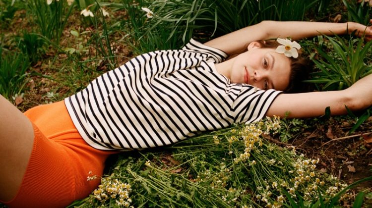 Cara Taylor Poses in Zara’s Park-Ready Outfits