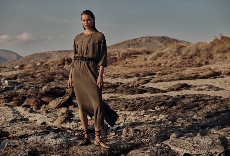 Massimo Dutti features the neutral trend in spring-summer 2021 collection.