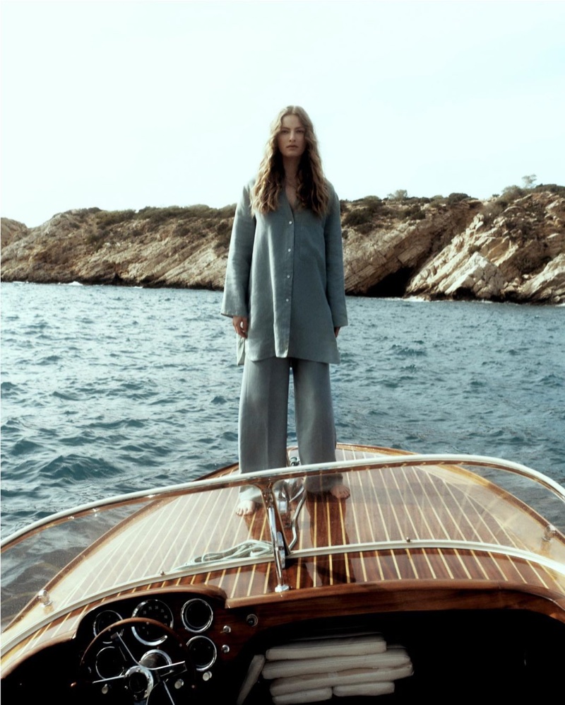 Felice Noordhoff poses in Massimo Dutti linen shirt and loose-fitting lyocell and linen trousers.