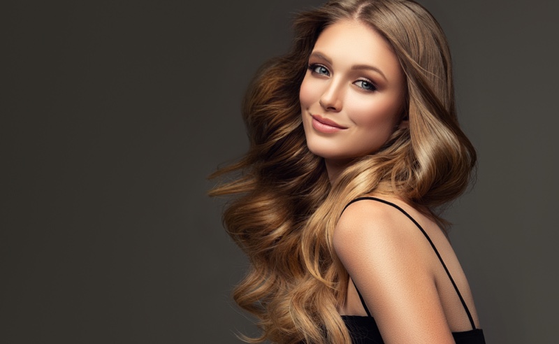 Model Blonde Light Brown Hair Wavy Glam