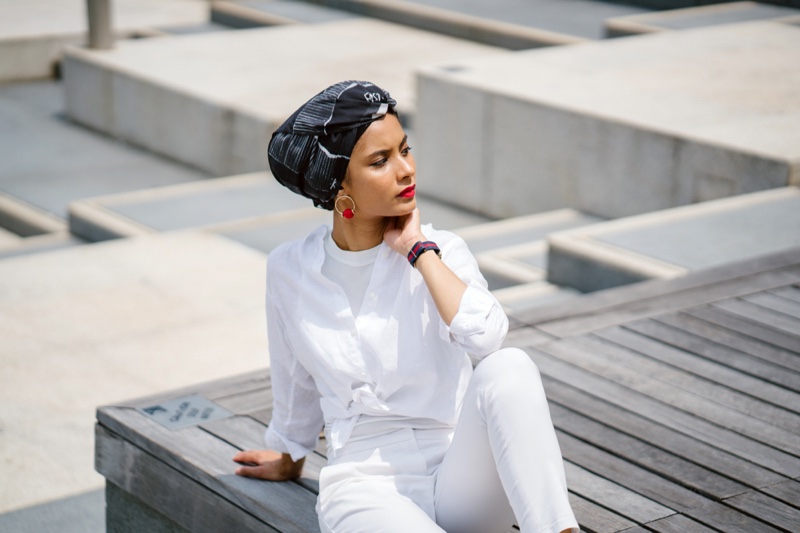 Model Hijab Head Scarf White Outfit