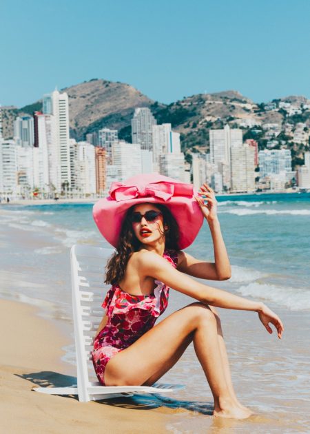 Alba Martin Embraces Colorful Beach Fashion for Mujer Hoy Alba Martin Embraces Colorful Beach Fashion for Mujer Hoy
