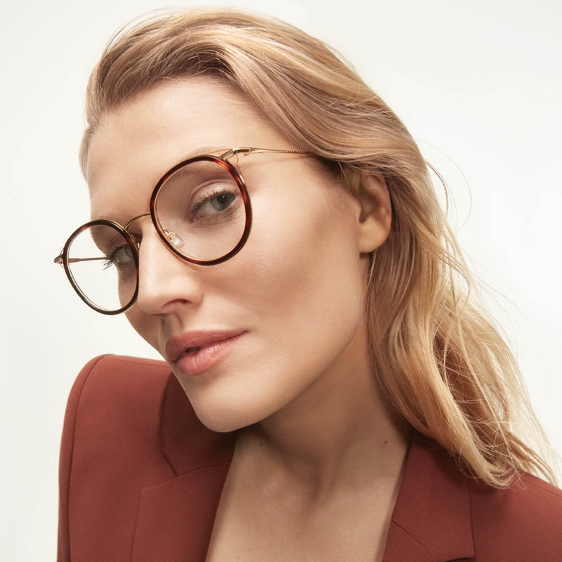 Toni Garrn wears round glasses from BOSS Eyewear.