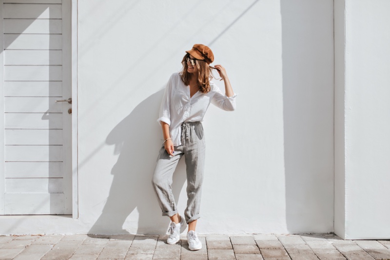 Man in white t-shirt and black and white pants wearing white sneakers  sitting on concrete photo – Free Exercise Image on Unsplash