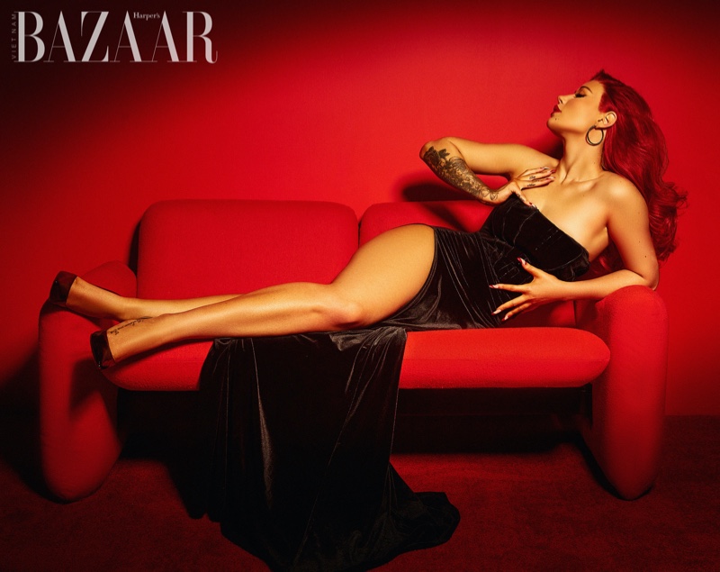 Flaunting some leg, Iggy Azalea wears Abyss by Abby dress with La Silla heels. Photo: Thom Kerr / Harper's Bazaar Vietnam