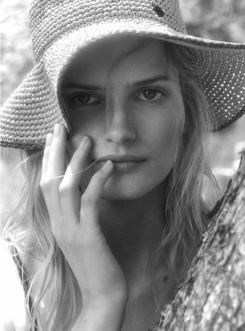 Signe Veiteberg wears sunhat from Massimo Dutti.