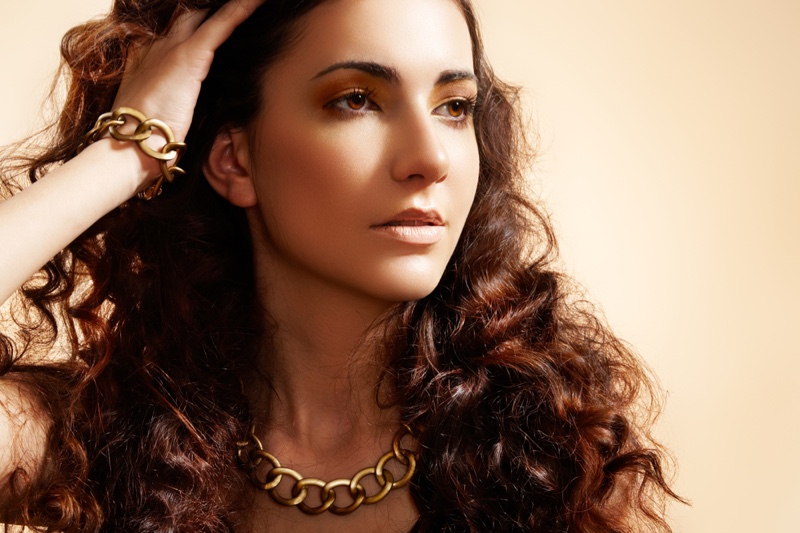 Model Beauty Gold Chain Jewelry Wavy Hair