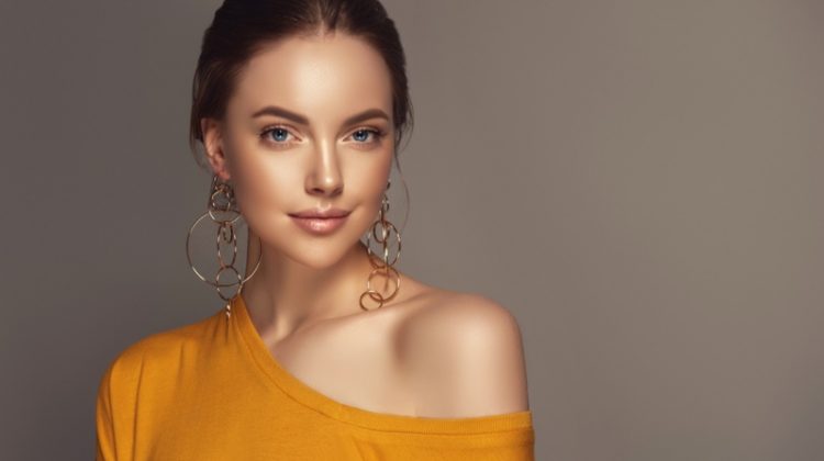8 Jewelry Styling Tips Every Woman Should Know 