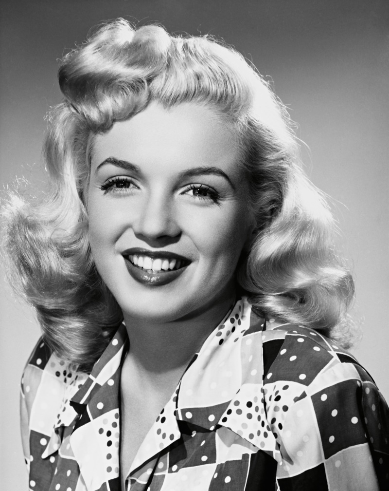 Marilyn Monroe wears wavy and bouncy curls with her signature blonde hair in 1948. Photo: Album / Alamy Stock Photo