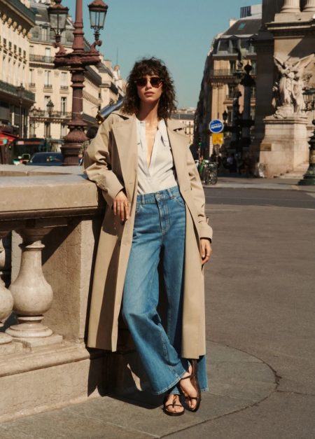 Wearing a trench coat and jeans, Mica Arganaraz embraces casual style from Massimo Dutti.