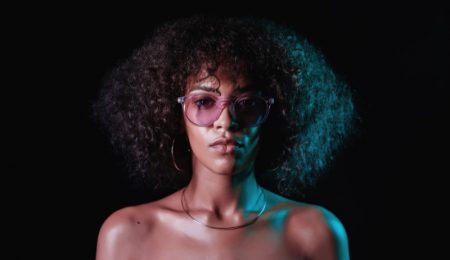 How Can You Differentiate Between Loose Wave Hair And Body Wave Hair? Black Woman Wavy Wig Sunglasses Closeup