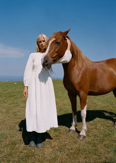 Kirsty Hume Models Mango's Fall Outdoor Styles Mango Far From the Crowd fall-winter 2021 trend guide.