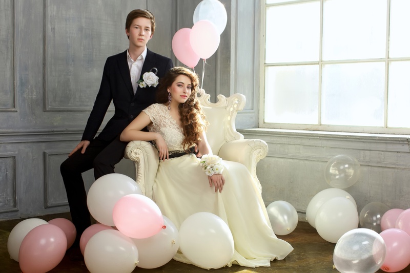 Teenager Couple Prom Fashion Balloons