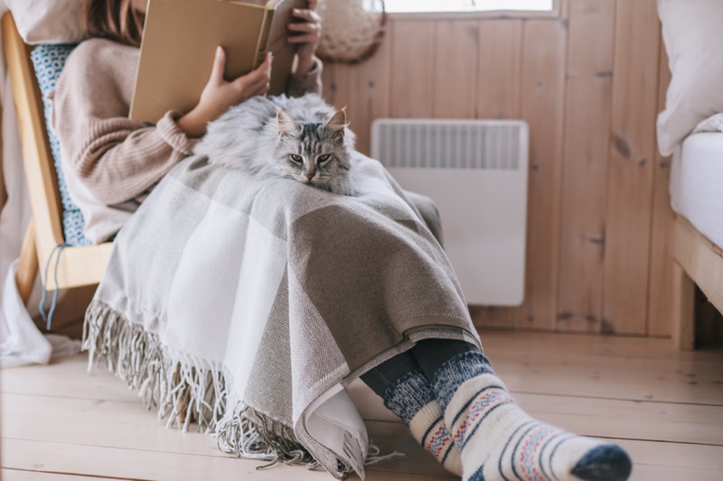 Blanket Woman Cat Heater