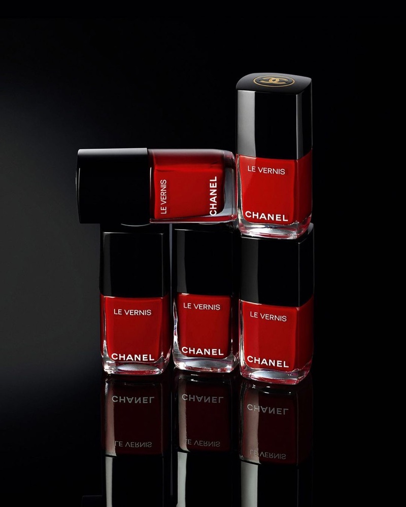 Lacquered nail color from Chanel Makeup Holiday 2021 collection.