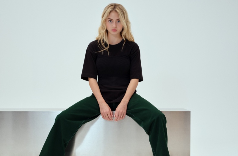 Dressed in an oversized t-shirt and pants, Leni Klum poses for Leni Klum x About You campaign.