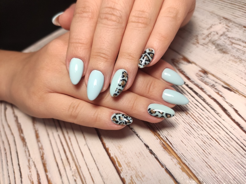 Nails Light Blue Animal Print Manicure