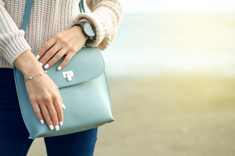 Cropped Bag Green Blue Woman White nails