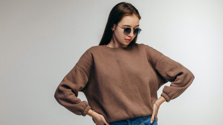 Sweatshirt Jeans Sunglasses