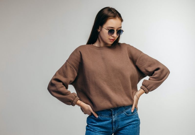 Sweatshirt Jeans Sunglasses