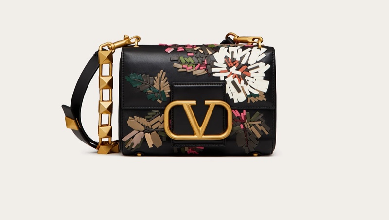 Shop VALENTINO 2021-22FW Studded A4 Plain Logo Straw Bags by Emma