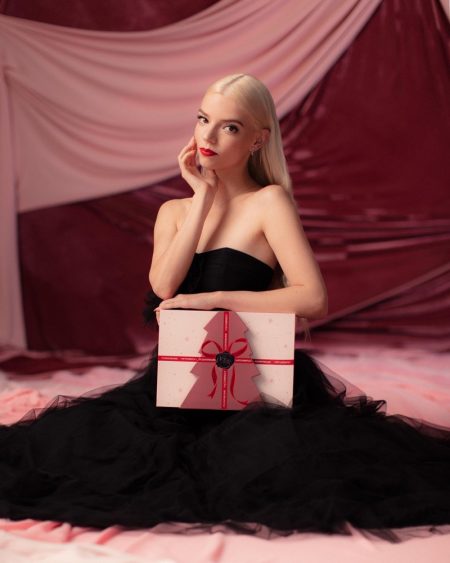 Anya Taylor-Joy Celebrates the Holidays With Viktor & Rolf Flowerbomb Anya Taylor-Joy poses for Viktor & Rolf fragrance holiday 2021 campaign.