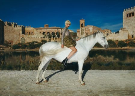 Lulu Reynolds Models Medieval Style for Mujer Hoy Lulu Reynolds Models Medieval Style for Mujer Hoy
