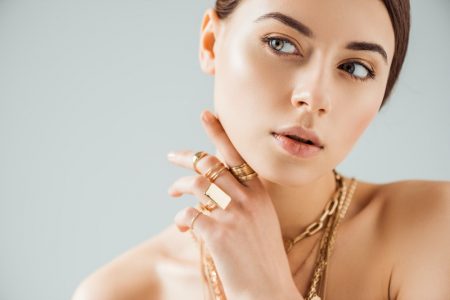 The Most Sought After Jewelry in the World Minimal Look Model Gold Rings Necklaces Jewelry