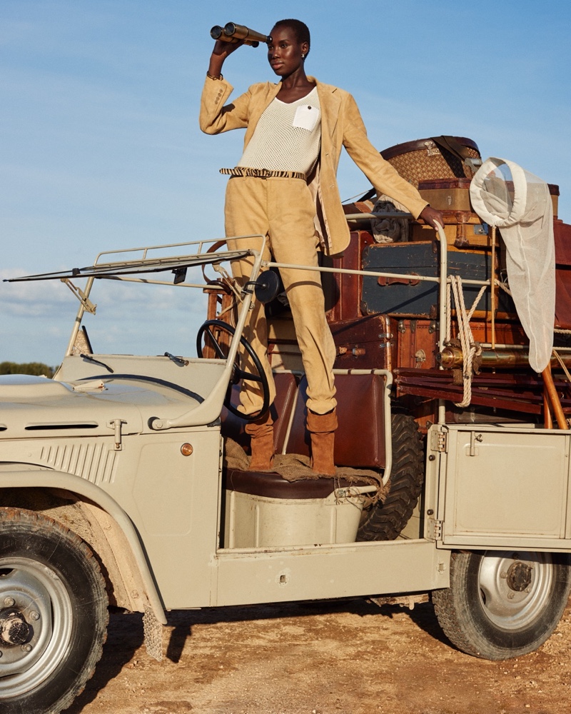 Banana Republic Heads to Southern Italy for Spring 2022 Campaign
