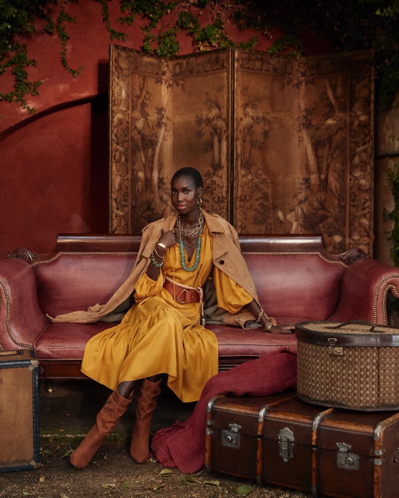Banana Republic Heads to Southern Italy for Spring 2022 Campaign