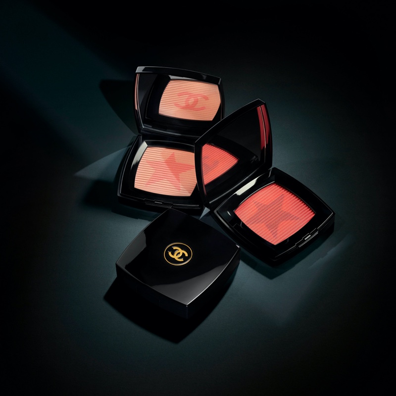 Chanel Blush Comète is available in two shades.