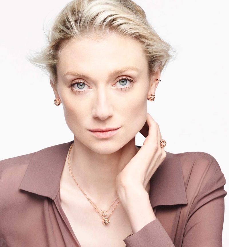 Actress Elizabeth Debicki was announced as a Dior jewelry ambassador in October 2021.