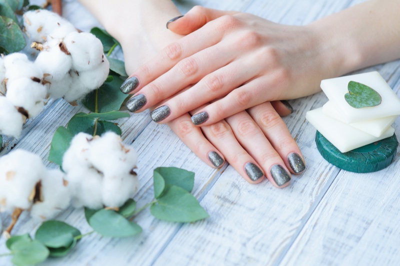 Green Metallic Nails Manicure