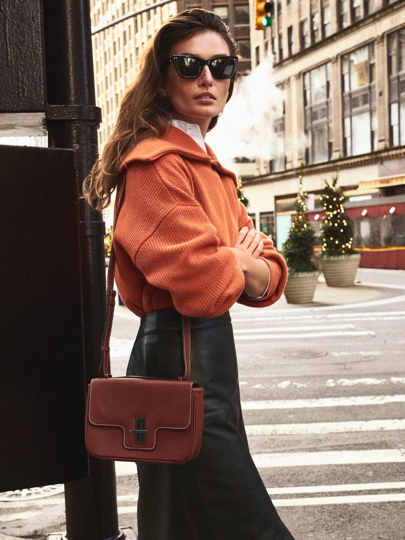 Model Andreea Diaconu wears city street style in Massimo Dutti’s winter designs.