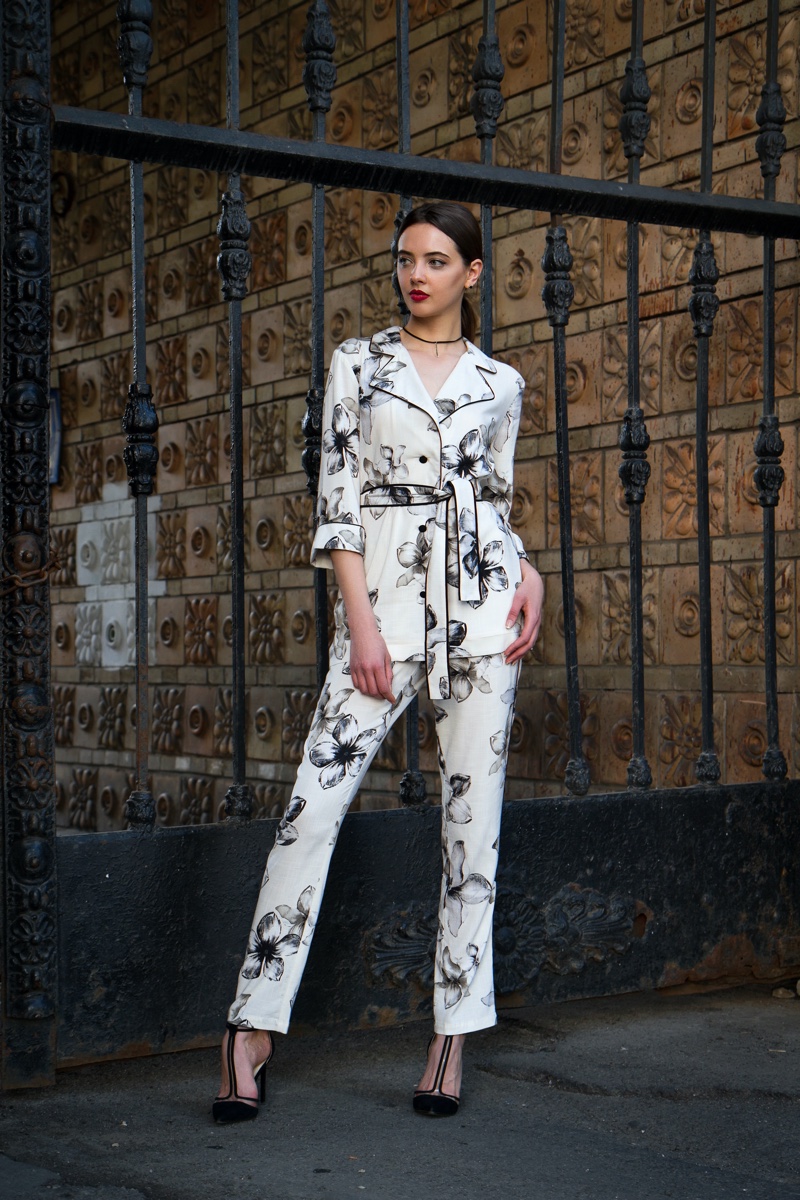 Model Printed Pajama Street Style Black White Outfit