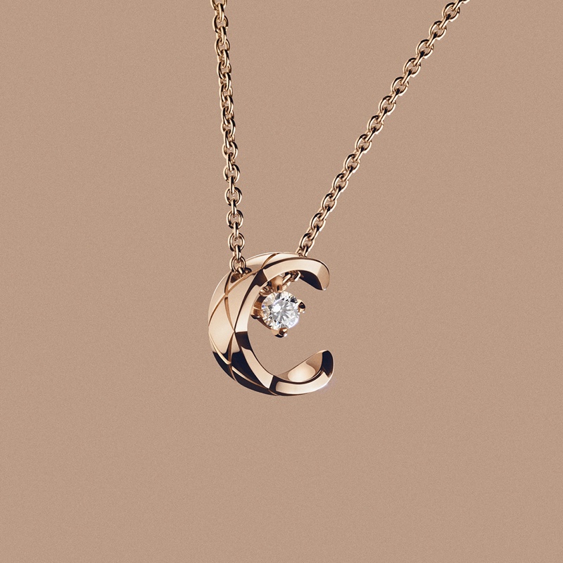 Chanel Coco Crush Necklace in 18K BEIGE GOLD set with a single diamond.