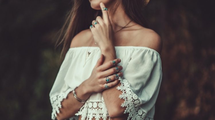 How to Pair Jewelry With Your Outfit