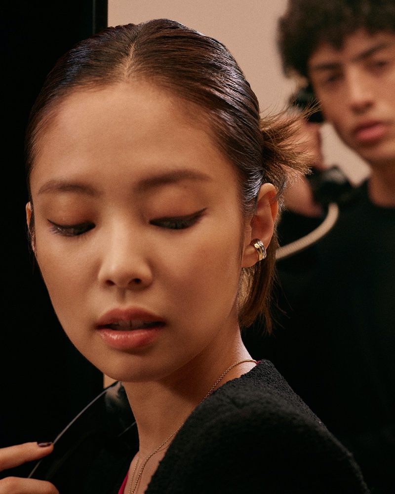 Jennie of BLACKPINK poses in Chanel Coco Crush fine jewelry.
