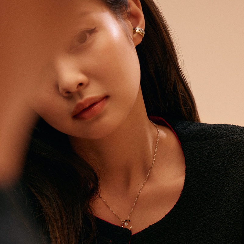 Jennie of BLACKPINK wears necklace and ear cuffs from Chanel Coco Crush fine jewelry collection