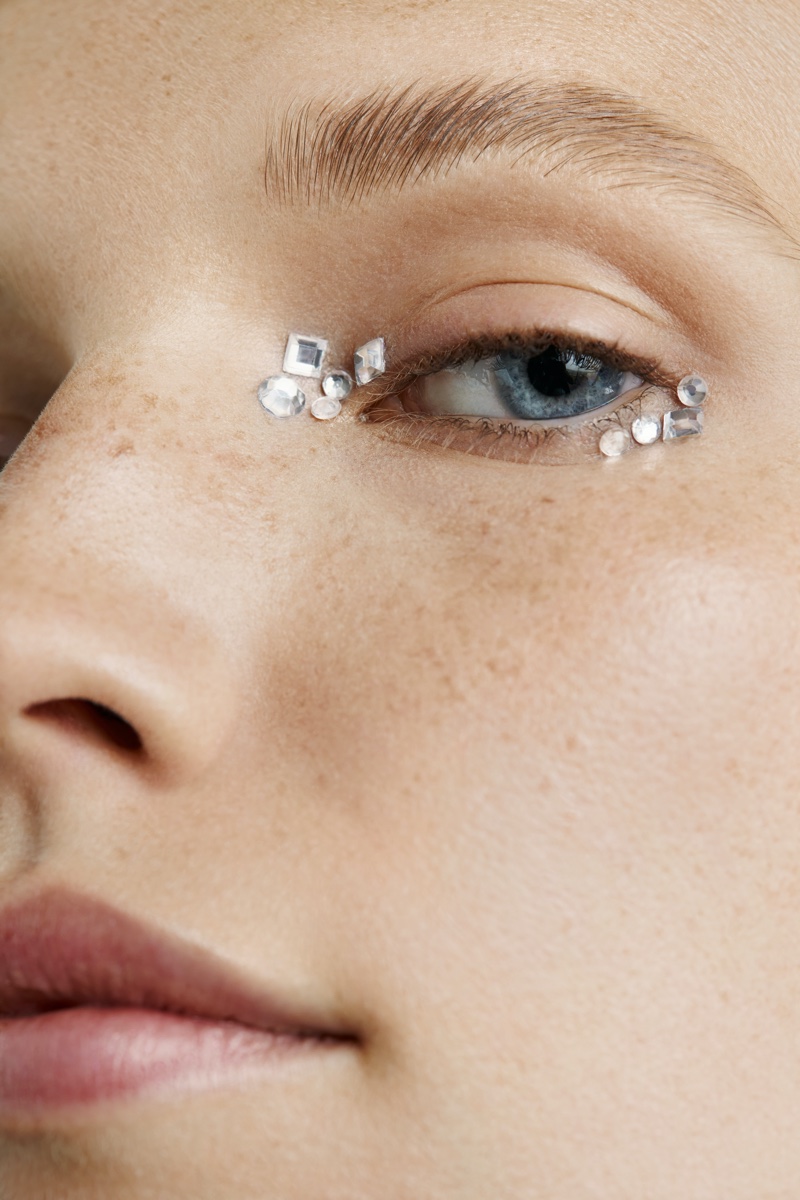 Xanthe Wijma Wears Glitter Beauty for L'Officiel Brazil