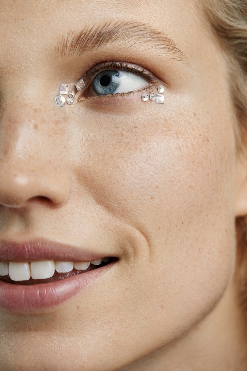 Xanthe Wijma Wears Glitter Beauty for L'Officiel Brazil