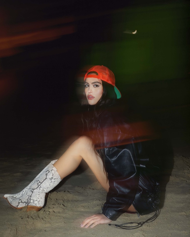 Amelia Gray Hamlin Models for the Paparazzi in Sonora Spring 2022 Campaign
