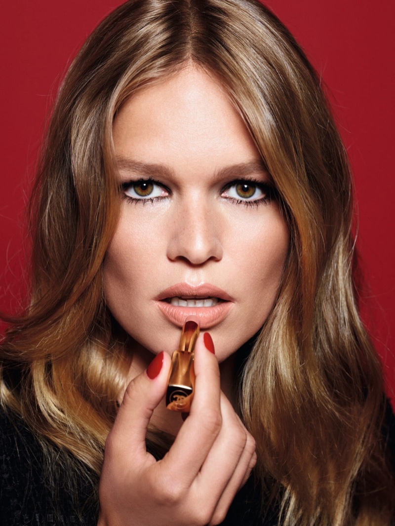Anna Ewers Face Chanel Rouge Allure L’Extrait Lipstick
