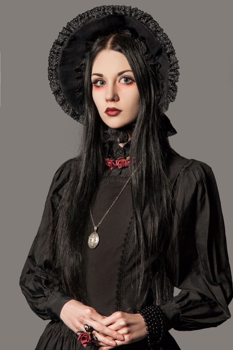 Gothic Model Red Makeup Black Dress Hat