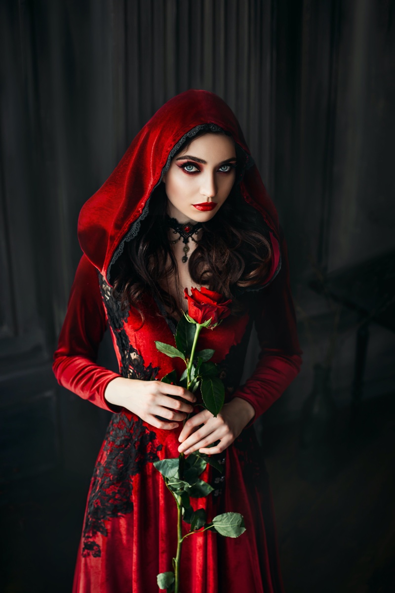 Gothic Woman Red Velvet Hood Dress Rose