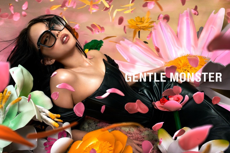 Jennie strikes a pose in Gentle Monster Jentle Garden 2022 campaign.