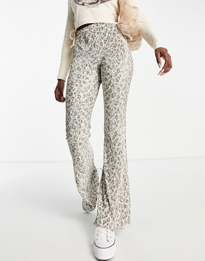 Topshop plisse flared pant in leopard print-Neutral | Fashion Gone Rogue
